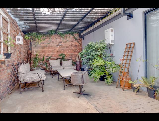 5 BEDROOM HOUSE FOR SALE IN FONTAINEBLEAU